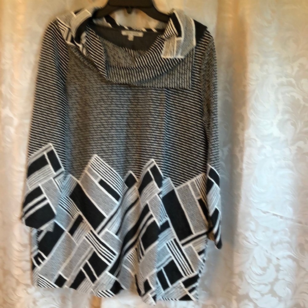 John • Mark Black & White Tunic
